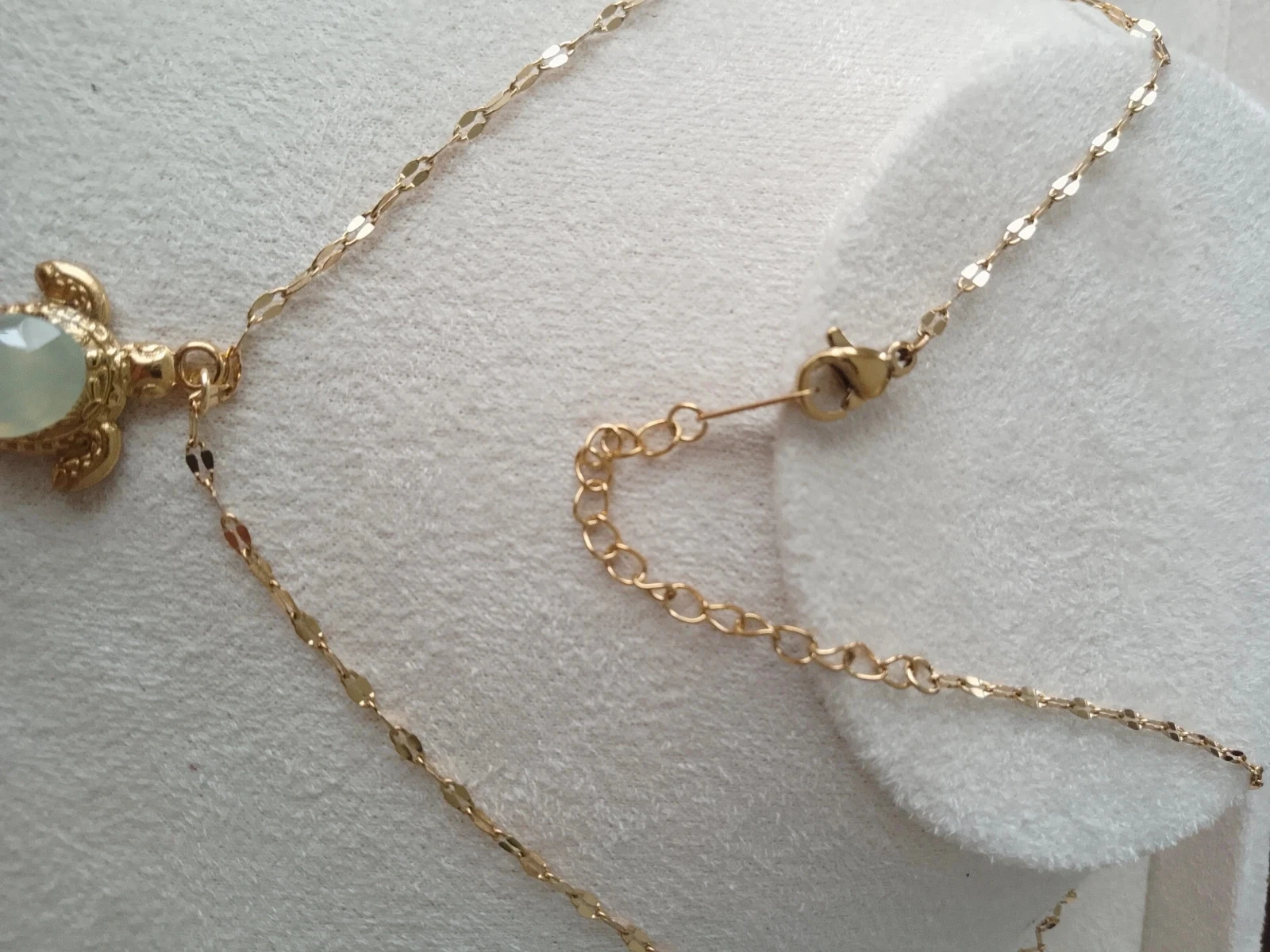 Collier tortue en pierre Aqua calcédoine – photo 3